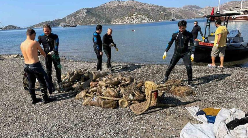 Deniz dibi temizliğinde, deniz motoru bulundu