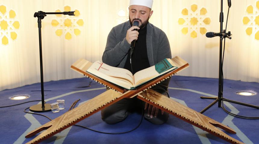 İstanbul'daki camilerde Filistin'e destek için Fetih suresi okundu