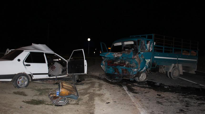 Sakarya'da trafik kazasında baba ve oğlu öldü, 3 kişi yaralandı