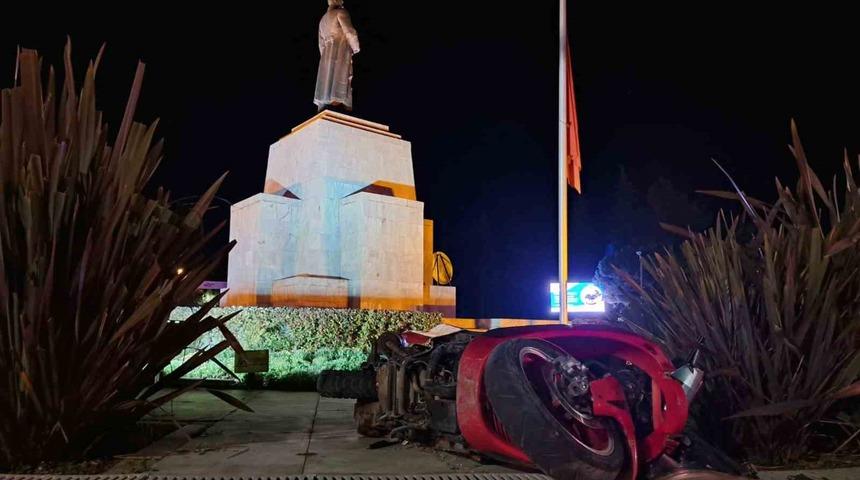 Polisten kaçan motosiklet sürücüsü kaza yaptı