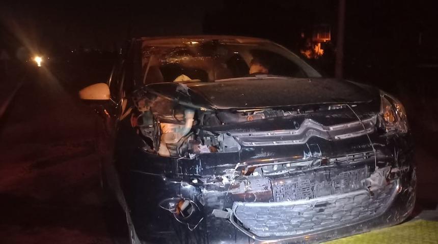 İzmir'de otomobil ile traktör çarpıştı 4 kişi yaralandı