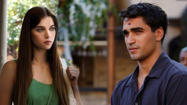 Gözde Kansu, Yalı Çapkın'ın Ferit'i Mert Ramazan Demir ile fena dalga geçti! İçliğin içinde mi?