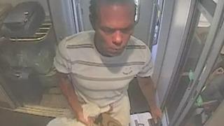 Trende yolcu çevresindekilere aldırmadan kendisini tatmin etmeye başladı! O anlar başka bir yolcu tarafından fark edildi