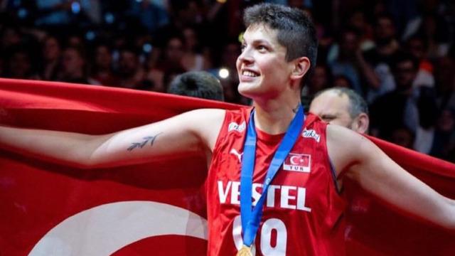 Ebrar Karakurt pozlarını peş peşe paylaştı! Survivor'ın yıldızı dayanamadı