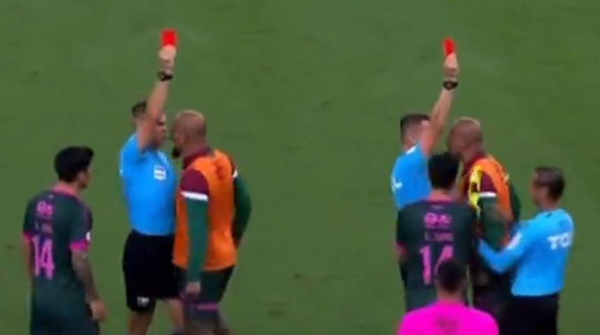 Felipe Melo çılgına döndü, önüne kimse çıkamadı! Hakemin üstüne koştu ve...