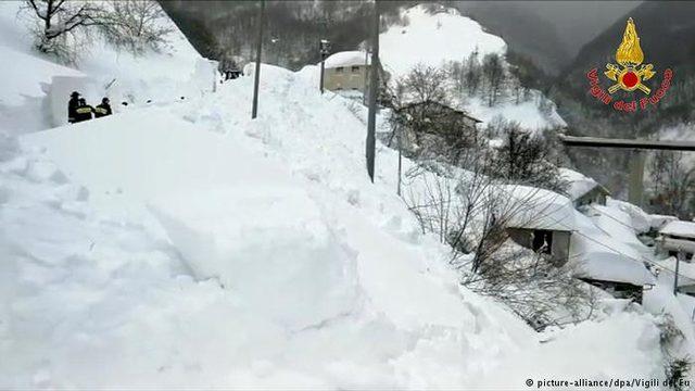 İtalya'da depremin ardından çığ