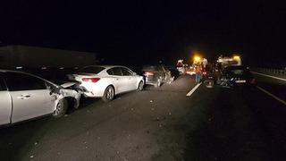 Otoyolda 11 araç zincirleme kazaya karıştı! Yolda uzun araç kuyrukları oluştu