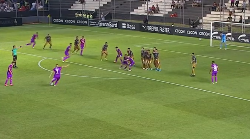 Süper Lig'in yıldızıydı! 40 yaşındaki Oscar Cardozo'dan inanılmaz frikik