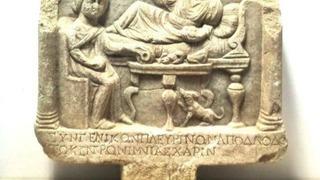 Denizli'de Roma dönemine ait mezar steli ele geçirildi