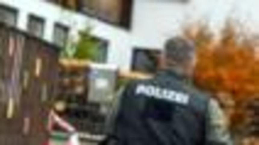 Almanya'da 'aşırı sağcı saldırgan' polise ateş a&ccedil;tı