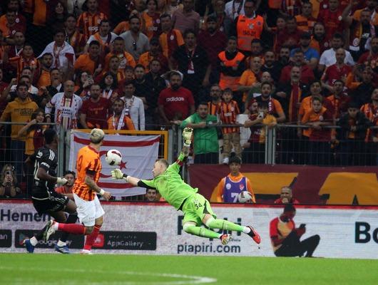 Galatasaray - Beşiktaş derbisine damga vuran olay!