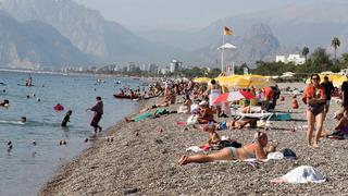 O ilimizde tatilciler sahillere akın etti! Ekimin son haftasında deniz keyfi yaptılar