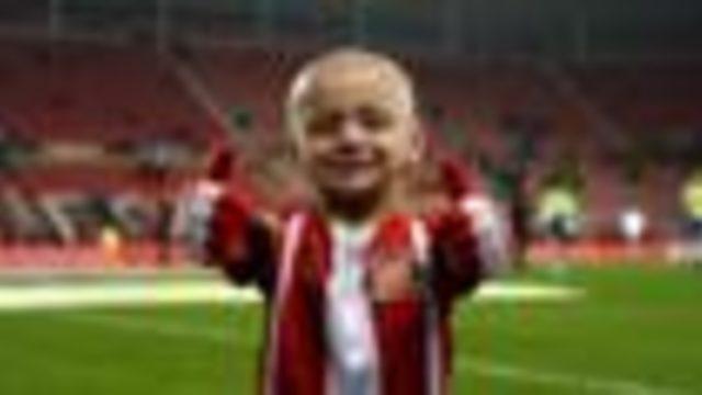 Birkaç ay ömrü kalan minik taraftar, İngiltere'nin maskotu seçildi