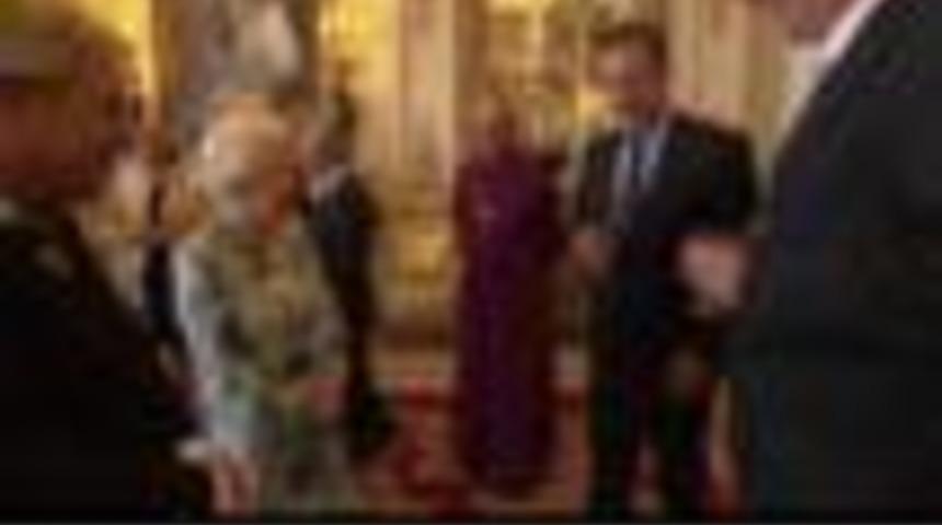 İngiltere Başbakanı Cameron'ın yolsuzluk gafı