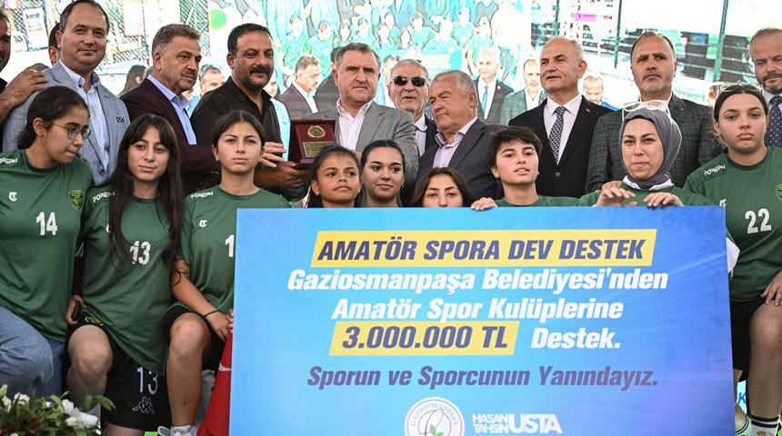 Gaziosmanpaşa'da yüzme havuzu ve fitness merkezi hizmete açıldı