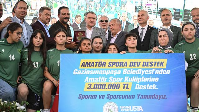 Gaziosmanpaşa'da yüzme havuzu ve fitness merkezi hizmete açıldı