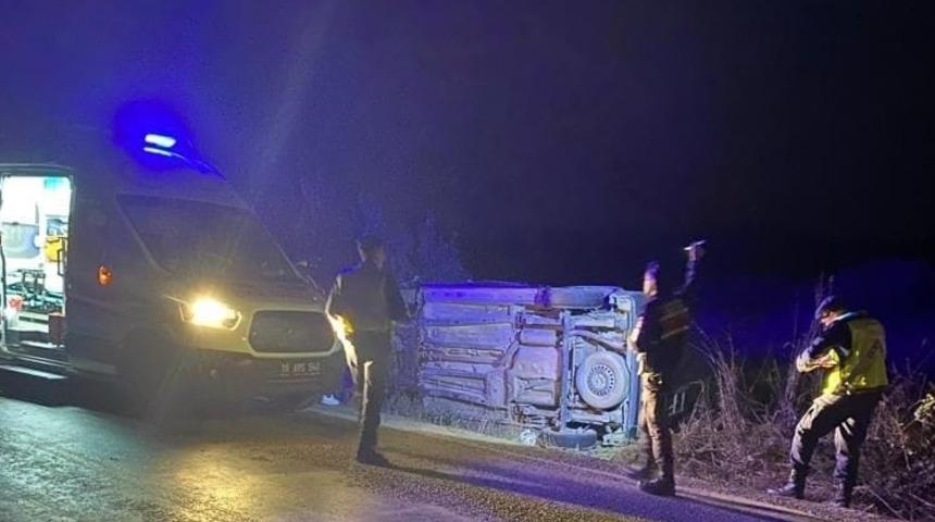 Balıkesir'de kamyonetin traktöre çarpması sonucu 1 kişi öldü, 2 kişi yaralandı