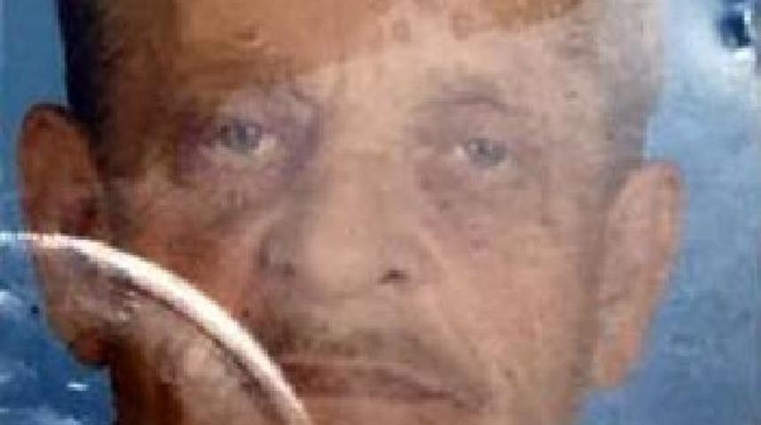 Başına sopayla vurup cep telefonunu gasp ettiler