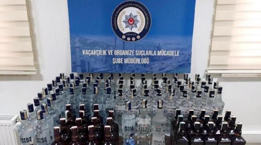 Otomobilde 115 şişe sahte içki ele geçirildi