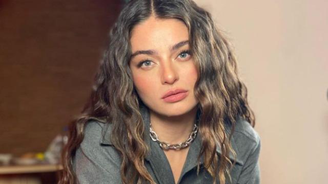 Ayça Ayşin Turan'ın tatil pozları büyüledi! Kilo almışsın yorumları dikkat çekti