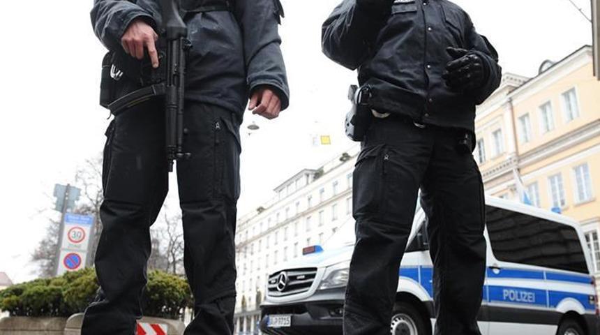 Almanya'da televizyon kanalı ve 5 okula bomba ihbarı! Ekipler alarma geçti