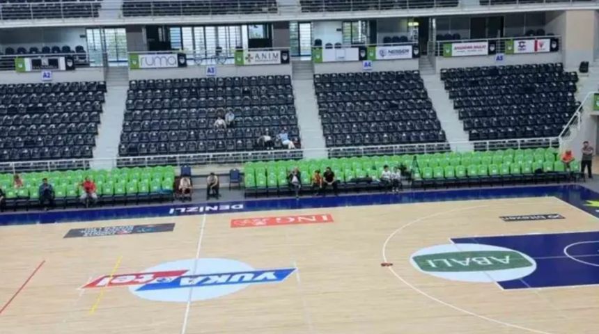 Denizlili basketbolcu 43 yaşındaki Osman Gürcü basketbolda 2 farklı Guinness rekorunu kırdı