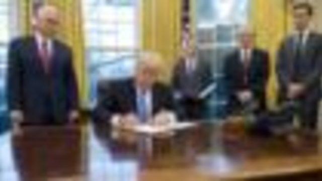 Trump ABD'yi Trans Pasifik İşbirliği Anlaşması'ndan Çekiyor