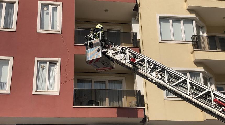 Bursa'da 10 katlı apartmanda &ccedil;ıkan yangın s&ouml;nd&uuml;r&uuml;ld&uuml;