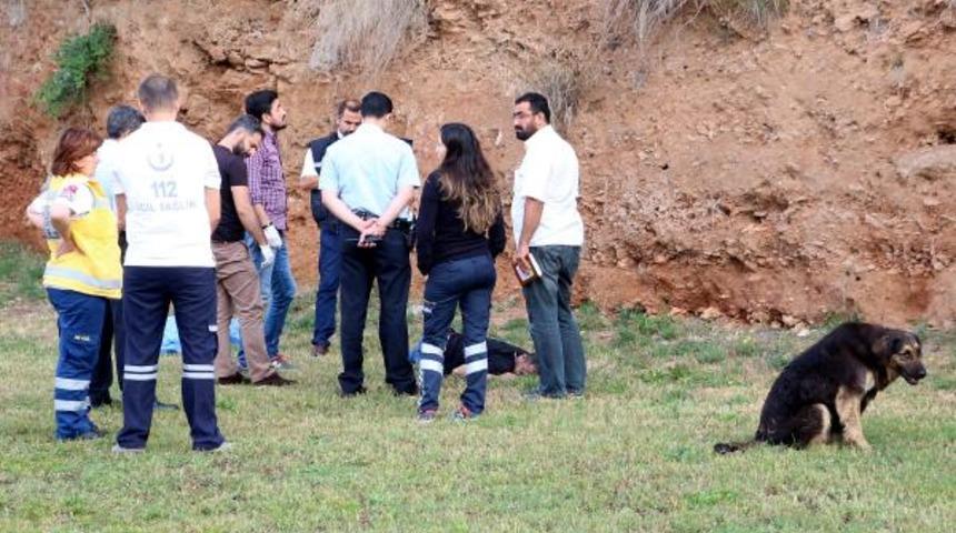 Köpeğin havladığı yere gidenler cesetle karşılaştı