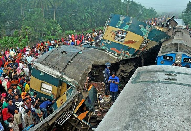 Bir ülkeyi sarsan tren kazası! 10'dan fazla ölü 100'den fazla yaralı