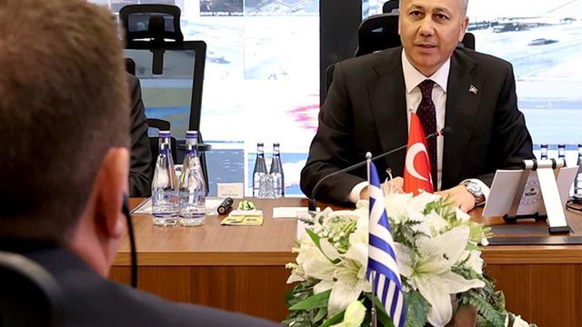 Bakan Yerlikaya, Yunanistan Göç ve İltica Bakanı ile görüştü!