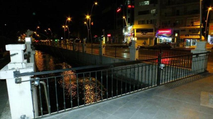 Dereye &ccedil;işini yapan İngiliz turiste para cezası