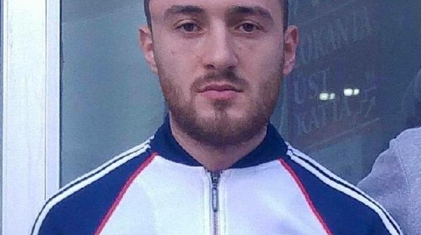 Vakfın &ouml;n&uuml;nde av t&uuml;feğiyle intihar etti