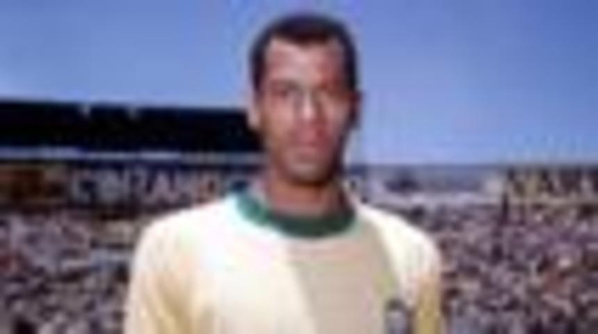 Efsane futbolcu Carlos Alberto hayatını kaybetti