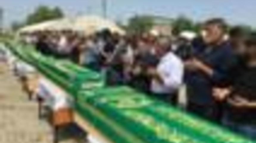 Diyarbakır'daki köylülerin cenazesinde PKK ve bakanlara tepki