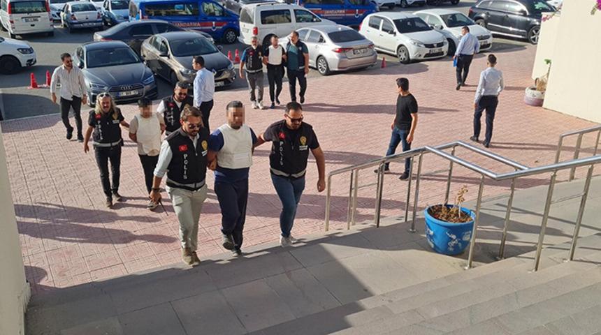 Telefonda tartışıp evlerinin önüne gittikleri husumetlileri vurdu! 1 ölü 1 yaralı