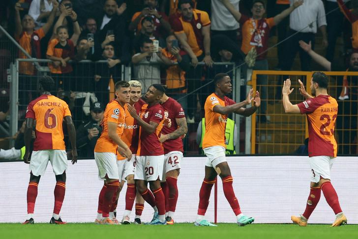 Şampiyonlar Ligi'nde oynanacak Manchester United maçı öncesi Okan Buruk kötü haber duyurdu! "Oynayamaz" G5