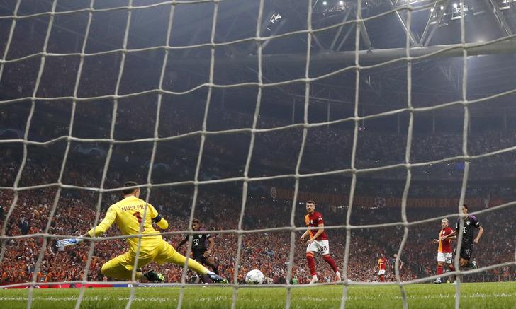 Galatasaray-Bayern Münih karşılaşması sonrası spor yazarlarından dikkat çeken yorum! "Çok yazık oldu, Bayern'in tarihine kaybetti" G4