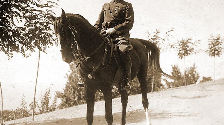 Cephede yaralandı, iyileşip Büyük Taarruz'a katıldı: Milli Mücadele'ye damgasını vuran Karayel'in öyküsünü anlattı! "Savaşı tek başımıza kazanmadık"