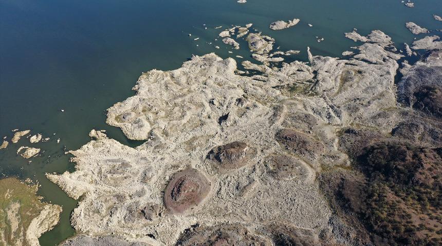 Barajda sular çekilince ortaya çıktı! Lav kalıntıları... 'Çok ilgi çekici' En son aktif olduğu tarih...