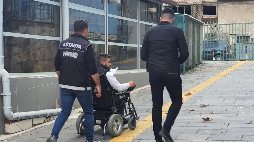 Kütahya'da uyuşturucu operasyonunda 3 zanlı tutuklandı