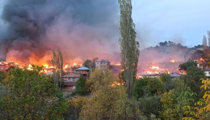 Kastamonu’da yangın felaketi! 10 ev küle döndü… “En büyük afetlerden birini yaşıyoruz”