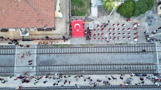 Hatay'da süslenen tren, Kurtuluş Savaşı'nda ilk kurşunun atıldığı Dörtyol'a öğrenci taşıdı