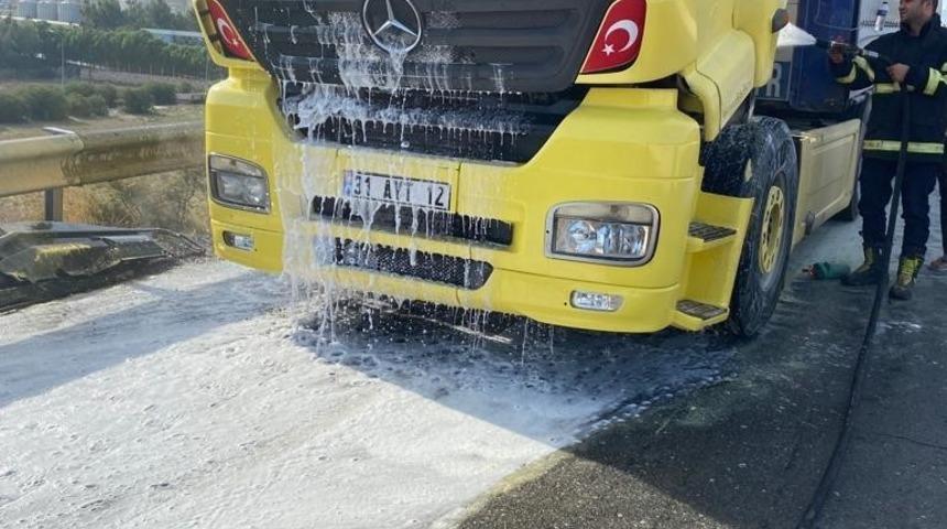 Hatay’da bir tır alev aldı