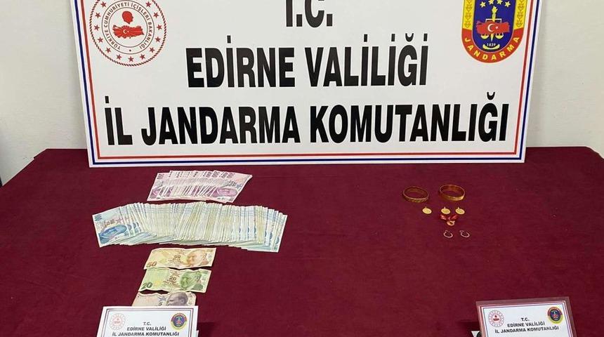 Edirne Jandarma Su&ccedil; Araştırma Timleri, dolandırıcı "sahte jandarmayı" yakaladı