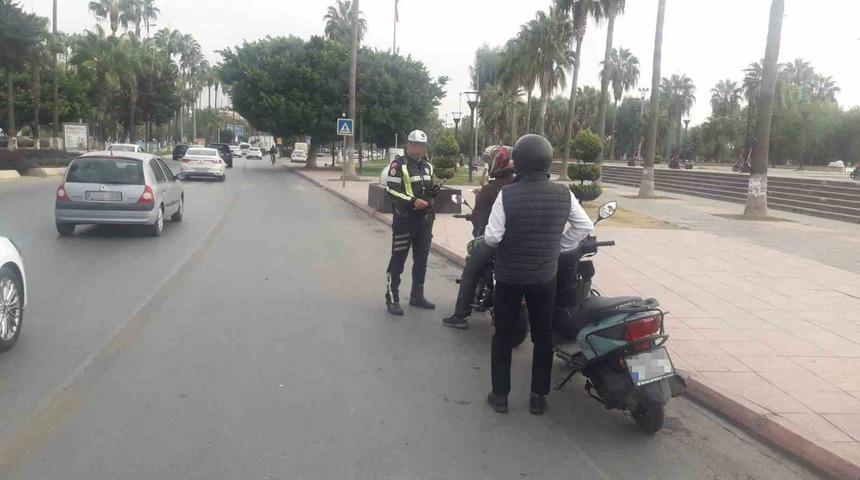 Mersin&rsquo;de kural ihlali yapan s&uuml;r&uuml;c&uuml;lere ceza yağdı