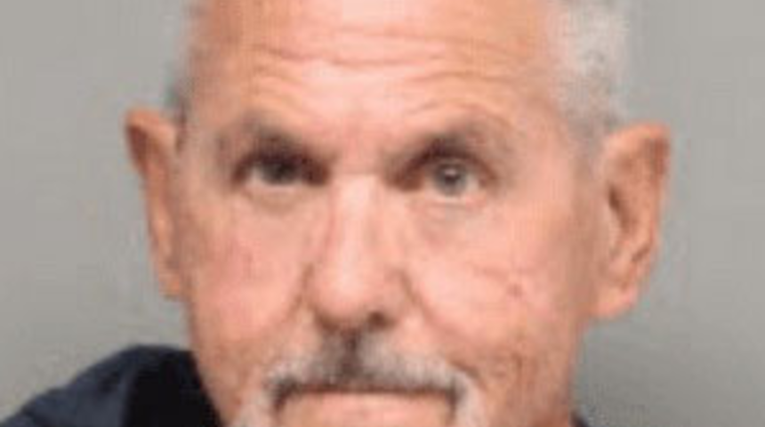 Konukların dikkatini çekmek isteyen dede düğünde havaya ateş etti! Yanlışlıkla torununu vurdu... Ortalık bir anda karıştı