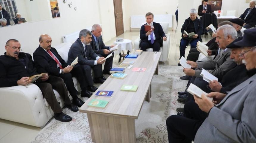 Erzincan’da 24 dakika kitap okuma etkinliği devam ediyor