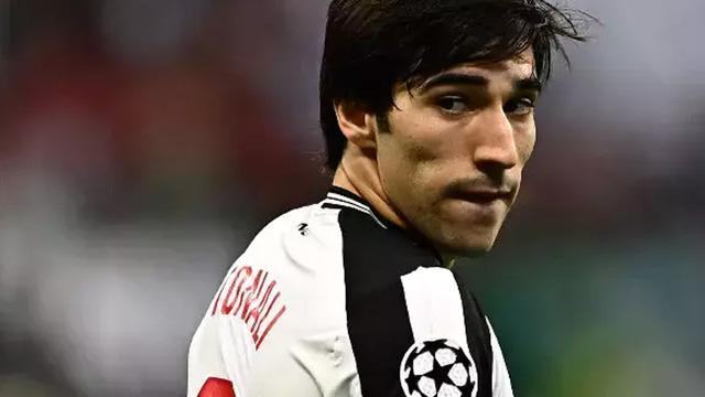 İtalya'da yasa dışı bahis skandalına karışan Tonali'ye 10 ay men cezası