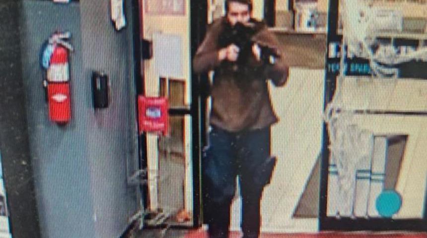 ABD'de katliam yapan silahlı saldırgan yakalanamadı! Sokağa çıkma yasağı ilan edildi! Biden'dan Kongre'ye çağrı